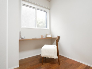 ARCHI DAYS　小倉北区上到津2丁目　1号地【内観：施工例】1階の洋室もちょっとしたステディーカウンターになります♩※写真は同形状・同仕様のモデルハウス