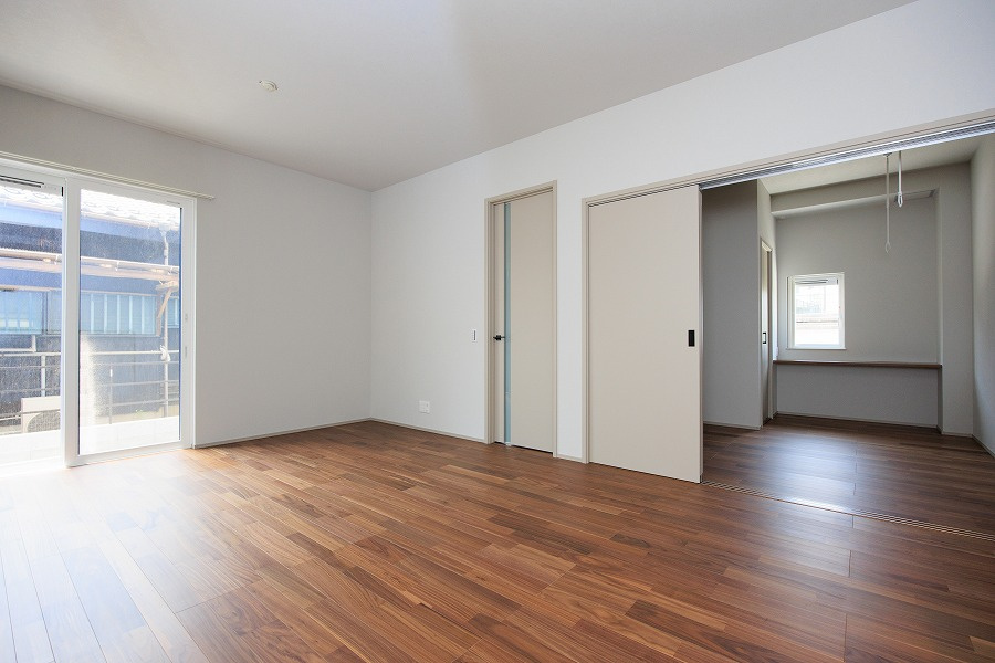 ARCHI DAYS　小倉北区上到津2丁目　1号地【内観：施工例】リビングから洋室が見渡せるのでお子様の様子を見守ることができます♩