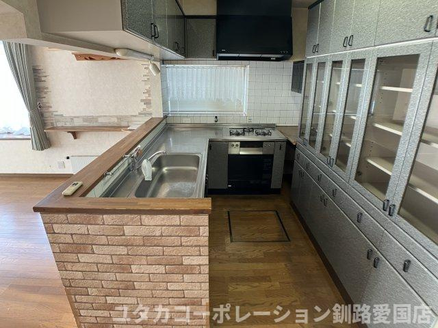 文苑4丁目41-2、3売家【キッチン】対面キッチン！収納もたくさん♪