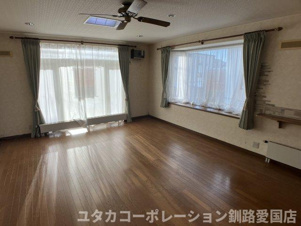 文苑4丁目41-2、3売家【居間・リビング】南西向きなので日当たり良好☆