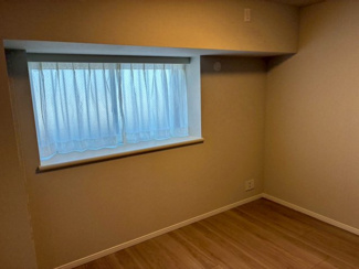 約4.6帖の洋室です。