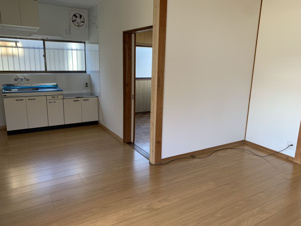 吉野貸家【居間・リビング】＊現入居者様の入居前に撮影したものです