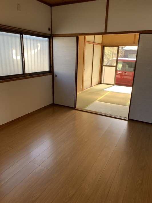 吉野貸家【居間・リビング】＊現入居者様の入居前に撮影したものです