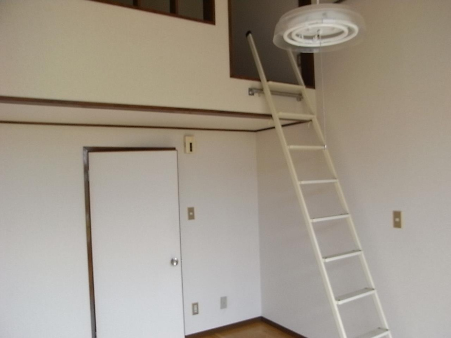 広々３帖ロフトスペースへの階段です