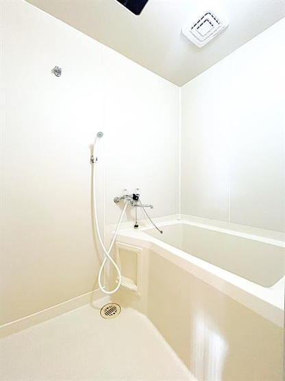 写真は同物件別の部屋のものです。