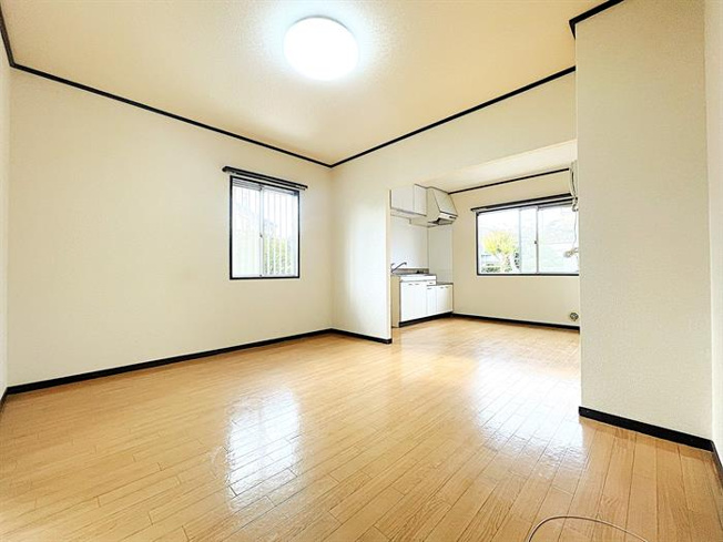 写真は同物件別の部屋のものです。
