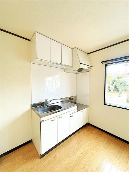 写真は同物件別の部屋のものです。