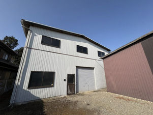 中奈良倉庫【外観】東側、手動シャッター側