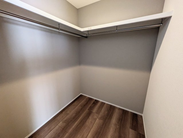 広々ウォークインクローゼットは散らかりがちなお部屋がスッキリ片付き、お部屋が広々と使えます。