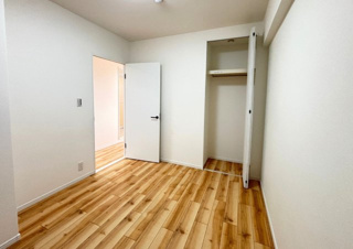 プランメゾン八尾Ⅱ番館【洋室】