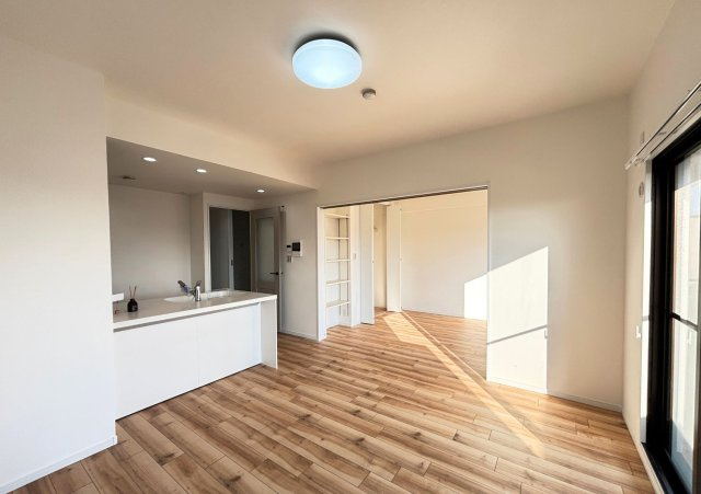 プランメゾン八尾Ⅱ番館【居間・リビング】