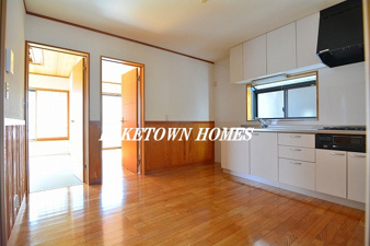 ウッディーパレス【居間・リビング】７帖のダイニングキッチンです。