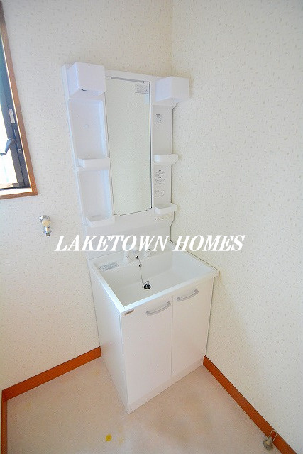 ウッディーパレス【洗面所】シャワー付洗髪洗面台です。