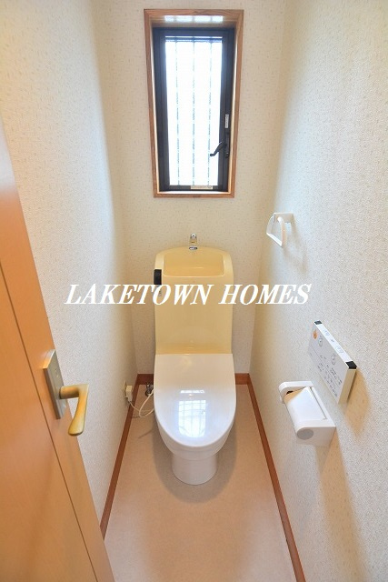 ウッディーパレス【トイレ】温水洗浄暖房便座付のトイレです。