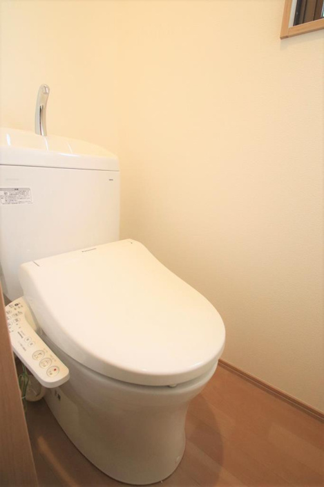 新品の便器・温水洗浄便座です。