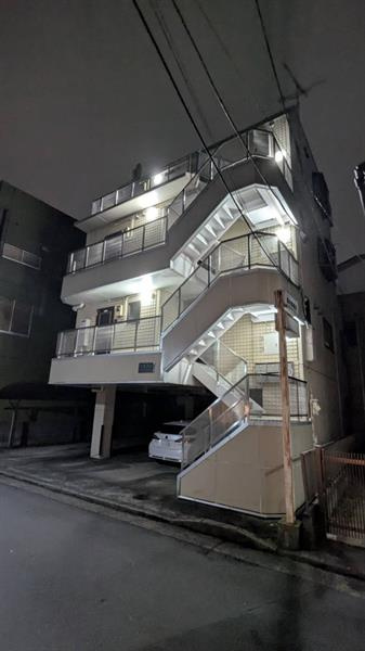１階部分が駐車場になっています