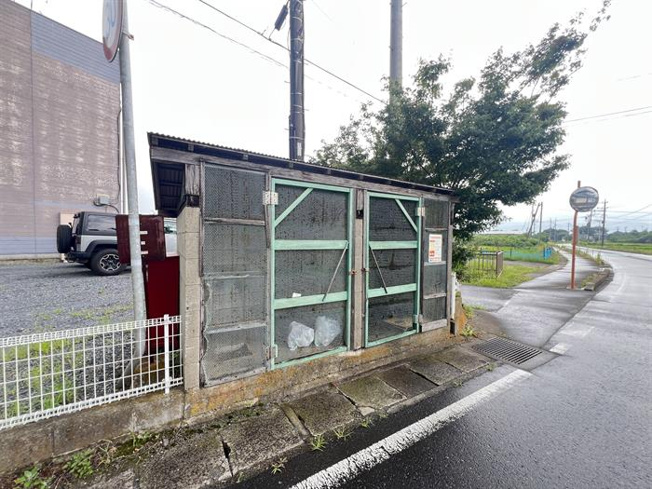敷地内にゴミ集積場があります。