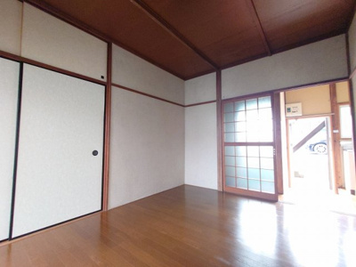 スタンダードな洋室です