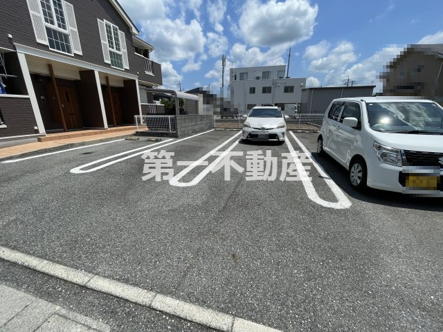 エレガンシア【駐車場】