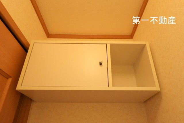 エレガンシア【収納】トイレ内収納