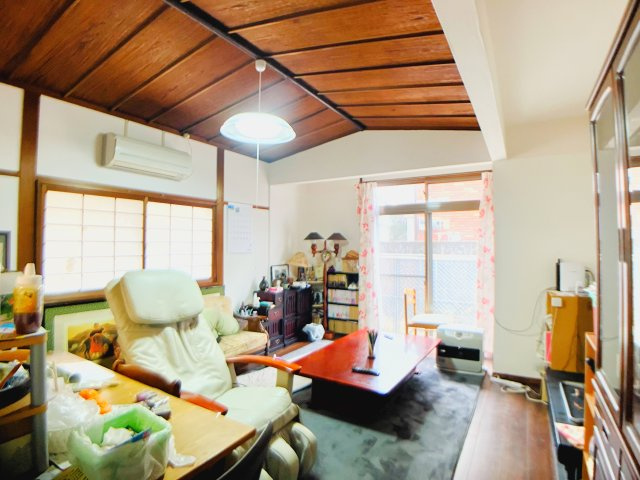 吉野町2430-21中古戸建【居間・リビング】居間・リビング（LDK）は、仕切りのない開放的な空間で家族のコミュニケーションが自然と増え、明るく広い団らんスペースを確保できます。