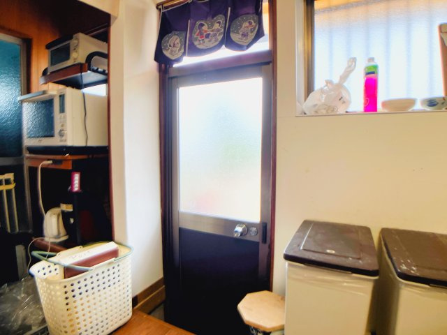 吉野町2430-21中古戸建【その他】勝手口があると、換気扇がなくても短時間で空気の入れ替えが可能です。