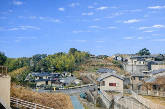吉野町2430-21中古戸建【展望】眺望（見晴らし）の良い住まいは、高い開放感、美しい夜景や自然による心理的な癒し、そしてプライバシー確保が最大のメリットです。
