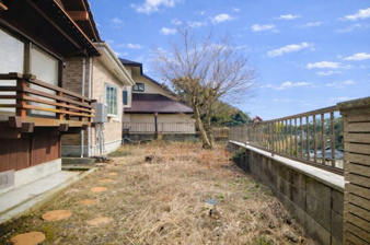 吉野町2430-21中古戸建【庭つき】小庭がありますので、家庭菜園に最適です。