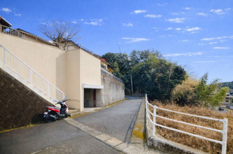 吉野町2430-21中古戸建【その他】前面道路の画像になります。
