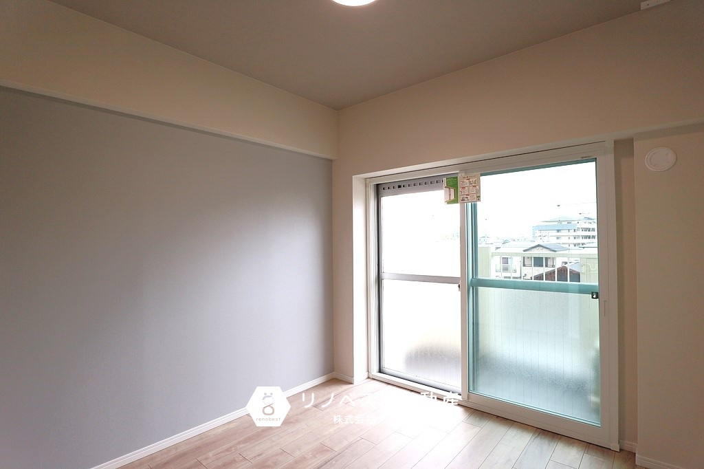 シャンティ―永和【洋室】エアコン付きの約6.0帖洋室。シンプルな間取りで家具のレイアウトがしやすいです♪