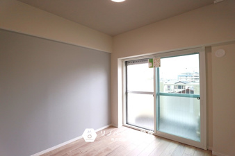 シャンティ―永和【洋室】エアコン付きの約6.0帖洋室。シンプルな間取りで家具のレイアウトがしやすいです♪