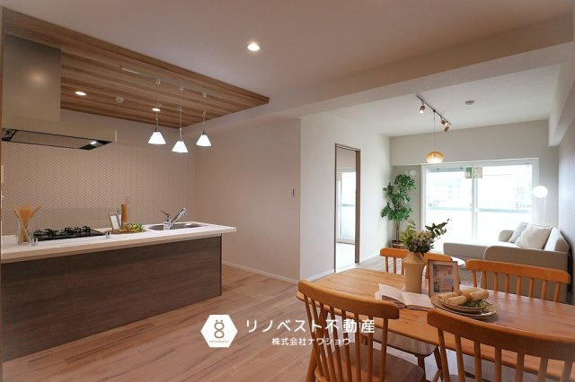 シャンティ―永和【居間・リビング】木目調の建具が暖かみがあり、家族団らんに良い空間です◎