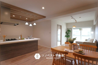 シャンティ―永和【居間・リビング】木目調の建具が暖かみがあり、家族団らんに良い空間です◎