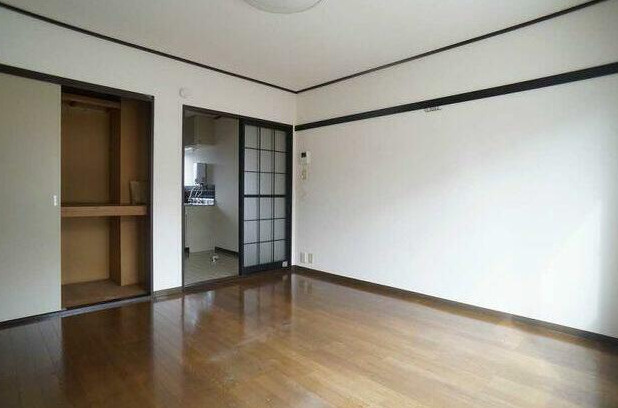 盛岡市松園１丁目のアパート【居間・リビング】