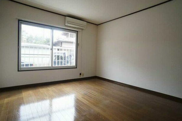 盛岡市松園１丁目のアパート【居間・リビング】