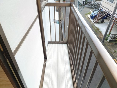 バルコニーからの眺めを楽しみながら食事をしませんか