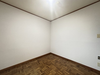 個人の部屋や寝室として使える洋室です