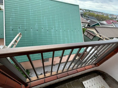 バルコニーからの眺めを楽しみながら食事をしませんか