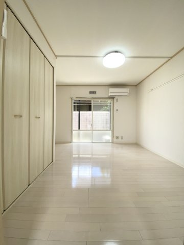 白基調の洋室です！