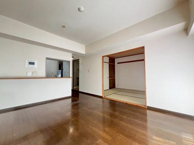 6畳和室は畳もきれいにご利用です♪