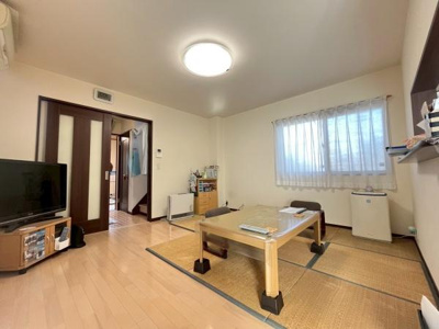 2面採光の明るいリビングです♪