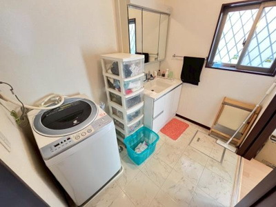 広々白を基調としたきれいな洗面です♪