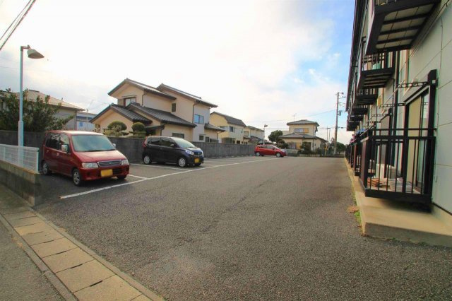 お車利用の方も安心な広々駐車場♪