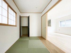 CRADLE GARDEN　八幡西区光貞台第2【内観：施工例】5.2帖洋室（施工例）