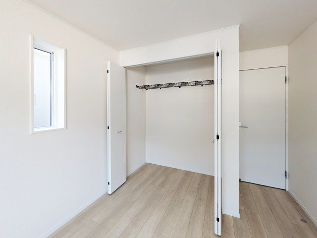 CRADLE GARDEN　八幡西区光貞台第2【外観：施工例】二重ロックでピッキング対策の玄関です。大容量シューズボックスもあり（施工例）