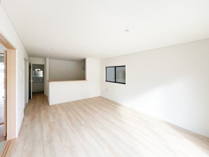 CRADLE GARDEN　八幡西区光貞台第2【内観：施工例】ワイドタイプのシステムキッチン。作業スペースが広く炊事が捗ります。（施工例）