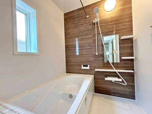 CRADLE GARDEN　八幡西区光貞台第2【内観：施工例】6帖寝室、バルコニーに面した明るいお部屋です。（施工例）