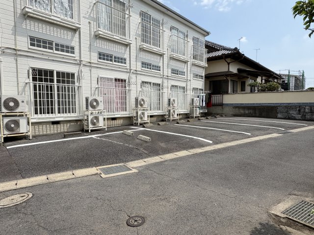 メゾン・向日葵【駐車場】