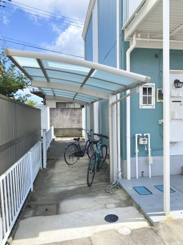 屋根付きの駐輪場あり！