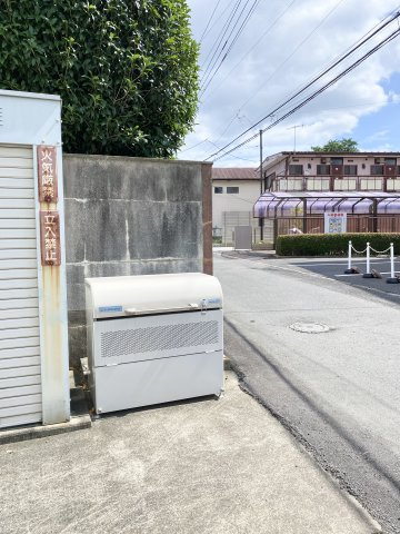 しっかりと蓋の閉まるゴミストッカー。